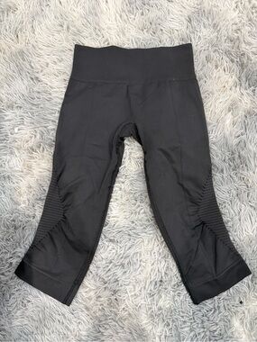 Lululemon Inspire Crop II Leggings Black Ribbed Capri Yoga Pants Womens Size 4
